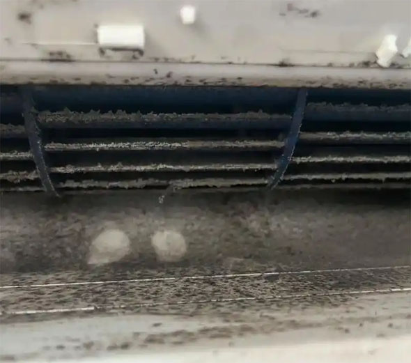 思南空调吹的风有股烧焦味是怎么回事